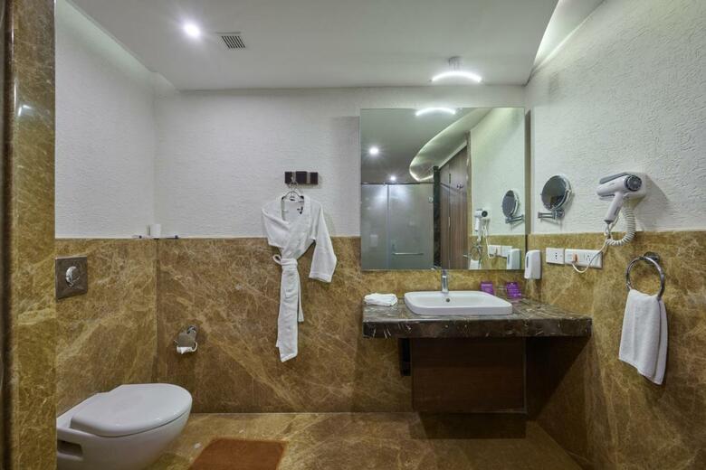 Flora Airport Hotel