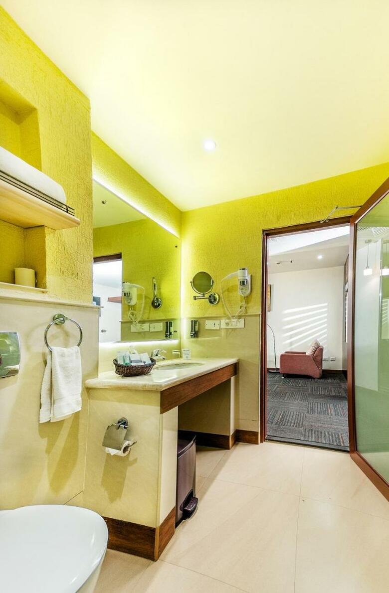 Flora Airport Hotel