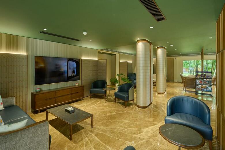 Flora Airport Hotel