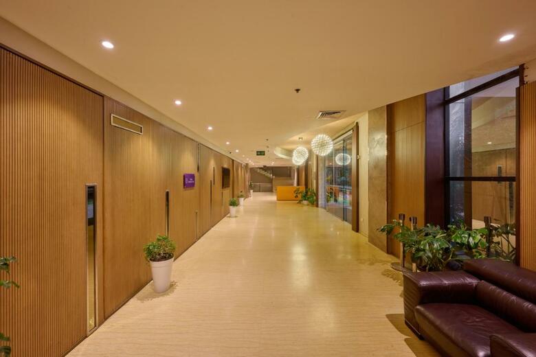 Flora Airport Hotel