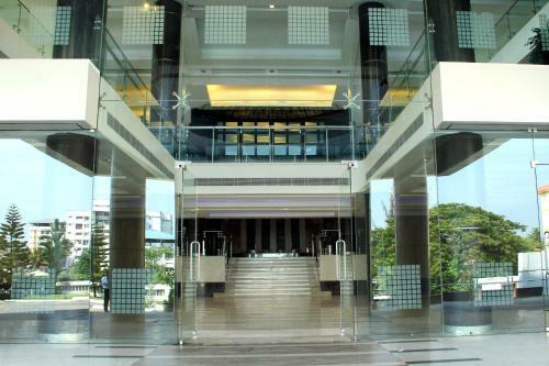 Gokulam Park Hotel & Convention Centre
