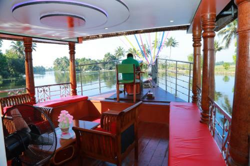 Hotel Shivaganga Houseboat