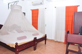Bed & Breakfast Reds Residency - Homestay
