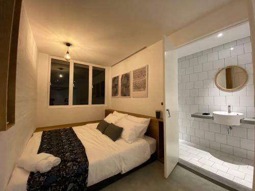 Bed & Breakfast 1502a By Mushroom Projects