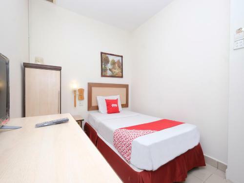 Oyo 89968 Sri Sutra Hotel