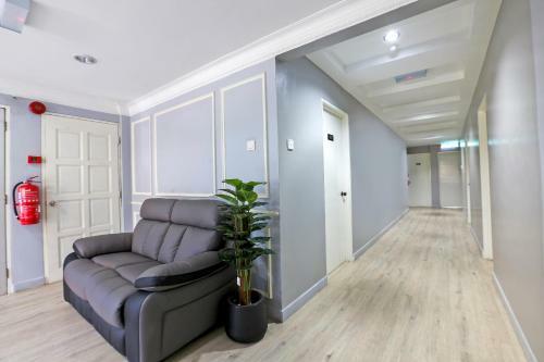 Oyo 90060 61 Hotel