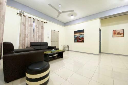 Hotel Oyo 90212 Anna Kota Apartment