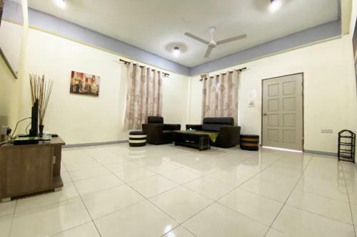Hotel Oyo 90212 Anna Kota Apartment