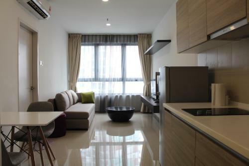 A Space Apartment @ I-city By Hostassist