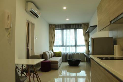 A Space Apartment @ I-city By Hostassist