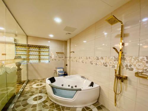 J Boutique Hotel ????