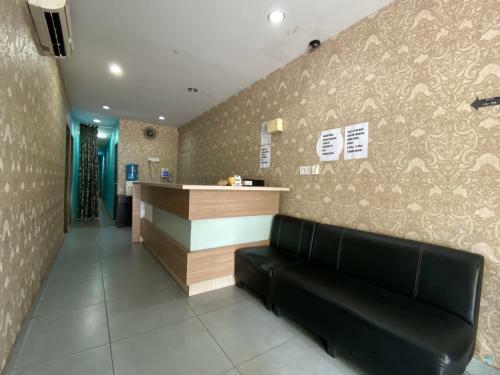 Oyo 89760 Harmoni Inn Hotel