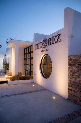Hostal The Rez Guesthouse