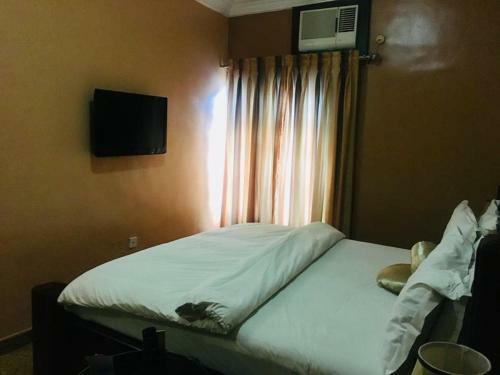 Euc Demodern Hotel & Suites