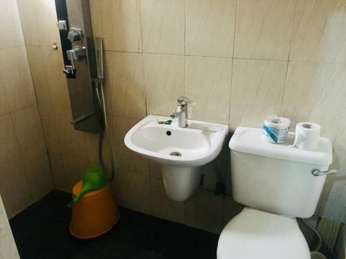 Euc Demodern Hotel & Suites