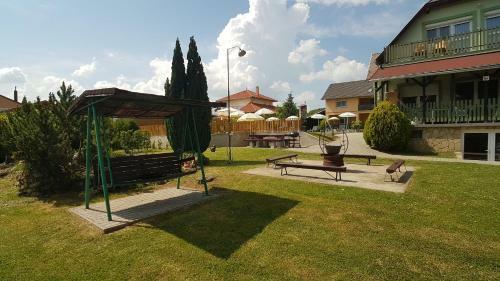 Kriszti�n Apartmanh�z