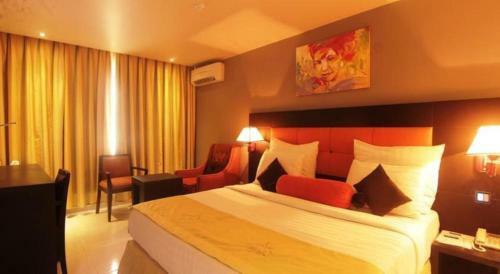 Oakspring Hotel & Luxury Suites