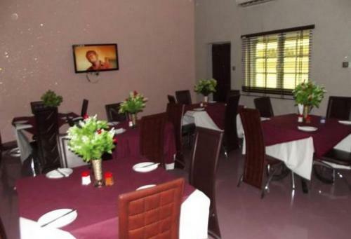 Hostal Room In Lodge - Ritz - Carinton Suites And Hotel