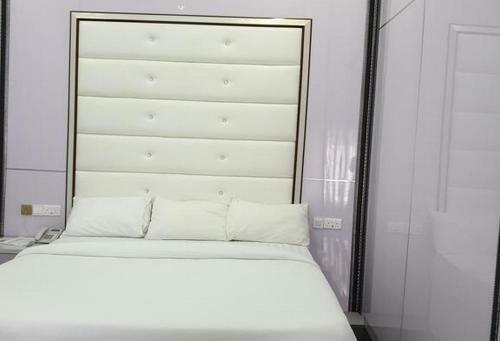 Hostal Room In Lodge - Poshlux Executive Hotel
