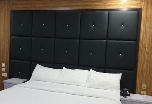 Hostal Room In Lodge - Poshlux Executive Hotel