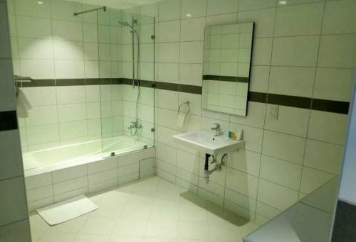 Hostal Room In Lodge - Golden Tulip Ibadan