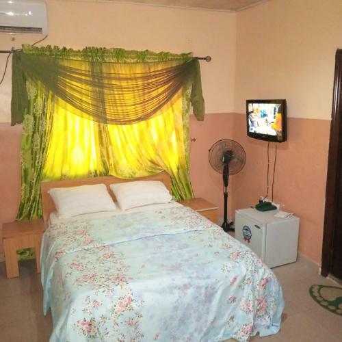 Larrydam Hotel And Suites