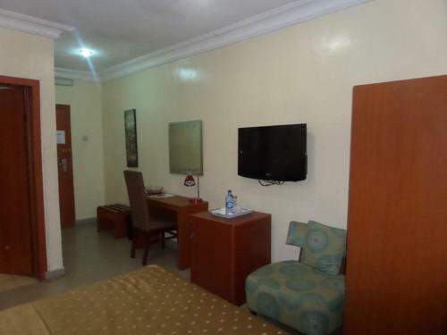 Bed & Breakfast Adna Hotel Limited