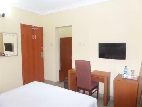 Bed & Breakfast Adna Hotel Limited