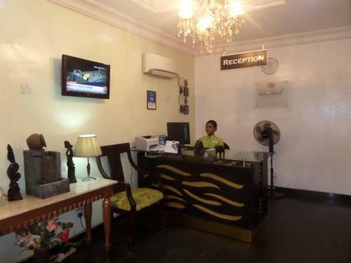 Bed & Breakfast Adna Hotel Limited