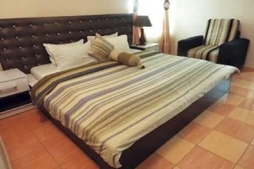 Hostal Room In Lodge - Royal View Hotel And Suites