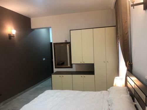 De-golden Quest Apartment