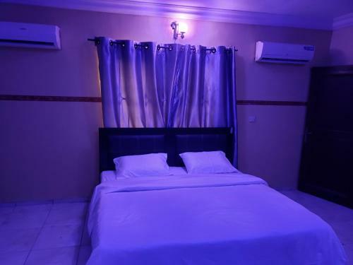 Hotel Ell & Bee Suites