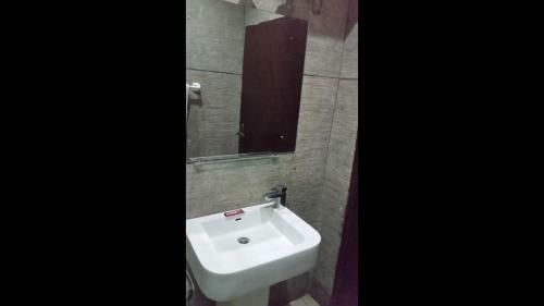 Hostal Room In Lodge - Divine Fountain Hotel