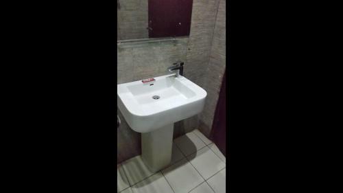 Hostal Room In Lodge - Divine Fountain Hotel