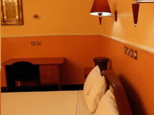 Hostal Room In Lodge - Hi Point Hotel And Suites