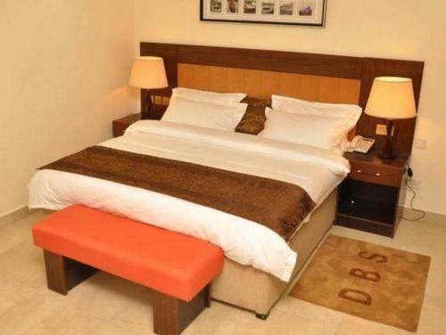 Hotel De-brass Suites