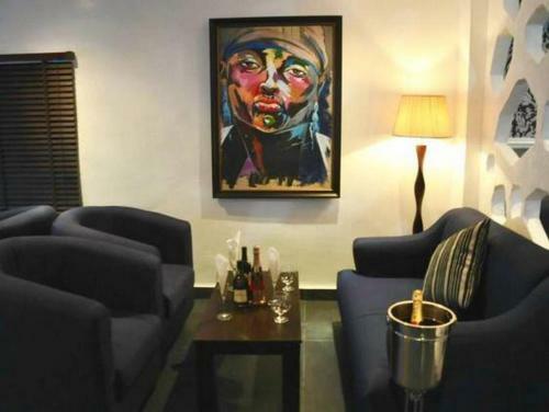 Hotel De-brass Suites