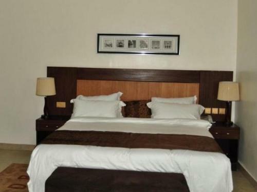 Hotel De-brass Suites