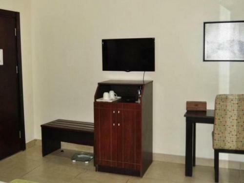 Hotel De-brass Suites