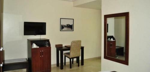 Hotel De-brass Suites