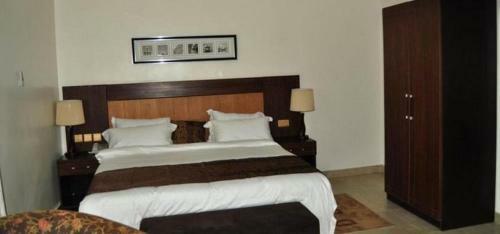 Hotel De-brass Suites