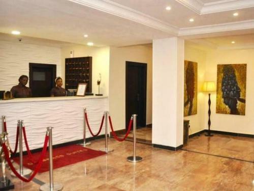 Hotel De-brass Suites