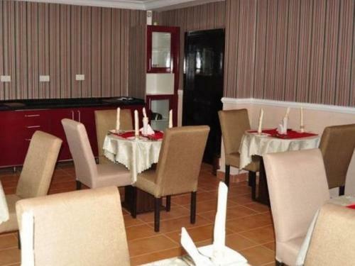 Hotel De-brass Suites