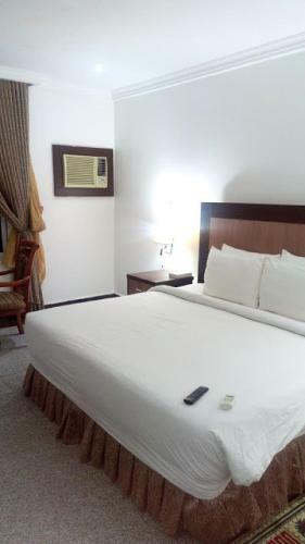 Hostal Room In Bb - Immaculate Royal International Hotel