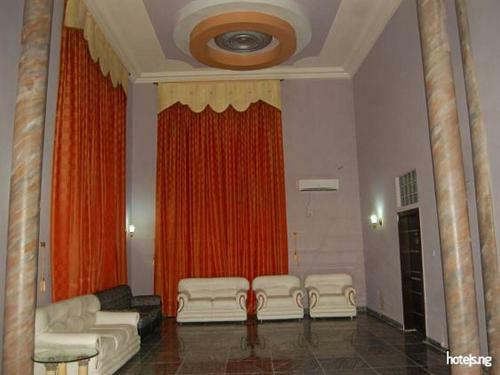 Hostal Room In Lodge - Edinan Hotel Suites