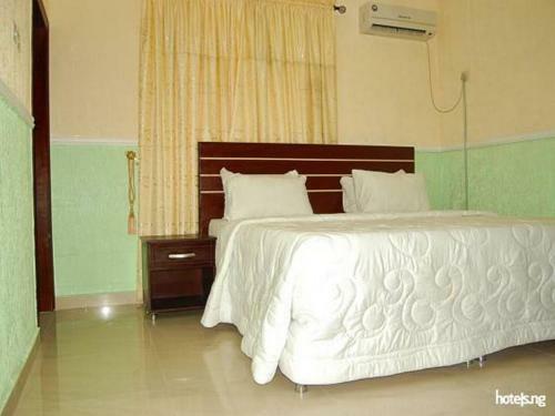 Hostal Room In Lodge - Edinan Hotel Suites