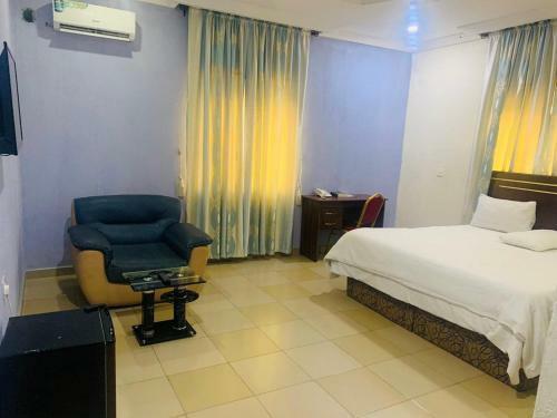 Hostal Room In Lodge - Edinan Hotel Suites