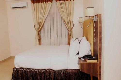 C'ron Hotels And Suites Ltd