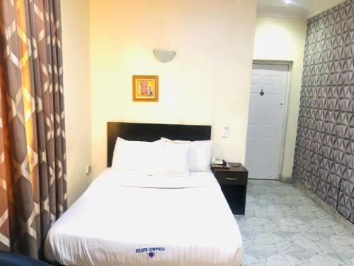 Hotel Mayors & Diplomats Suites Opebi