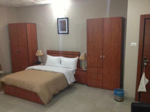 Hostal Room In Lodge - Christine Apartment Hotel Ltd